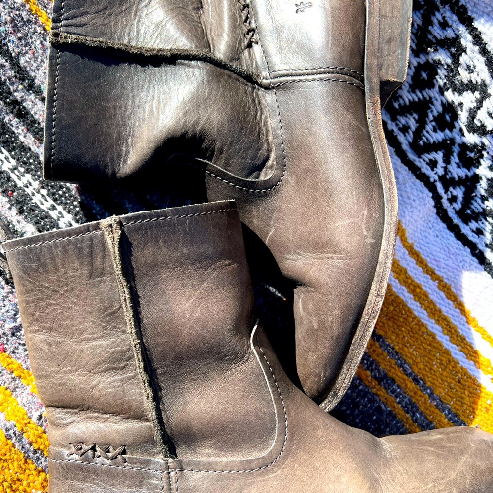 Frye Cara Short Leather Boot - Size 8.5B